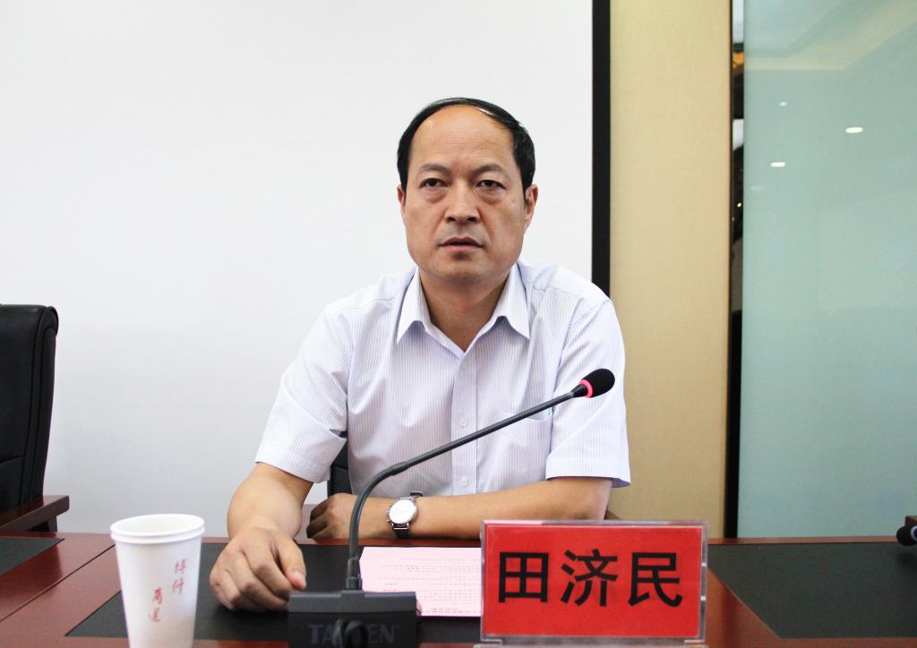院长田济民主持开班典礼并讲话